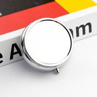 Boîte à pilules hebdomadaire multicolore de haute qualité OEM, en métal plaqué, résistante aux enfants, avec logo personnalisé, format poche