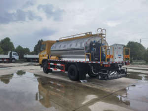 Dongfeng Multifonctionnel Asphalt Spreader 4*<span class=keywords><strong>2</strong></span> new 10cbm Chip Sealing Car Diesel Manual Crushed Stone Synchronous Chip Sealing - Product Image 4