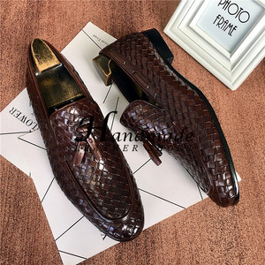 Zapatos de cuero formales y casuales de alta gama, tejidos a mano con cuero vacuno importado, ideales para ir al trabajo o a la oficina sin esfuerzo. - Product Image 6