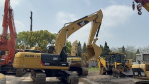 Excavatrice 325C d'occasion, poids opérationnel 25 tonnes, moteur Cummins, modèle 2022, godet de terrassement capacité 0,32 m³ - Product Image 4