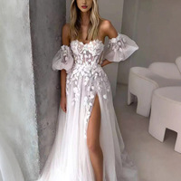 Robes de mariée longues avec appliques florales en dentelle, décolleté cœur, épaules dénudées et fente