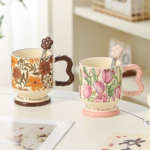 Tasse à café en céramique en gros, motif floral, avec poignée torsadée, couvercle et cuillère, pour <span class=keywords><strong>amies</strong></span> et mamans - Product Image 4