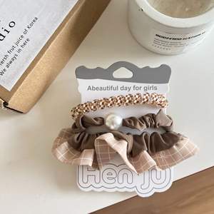 Diadema Vintage con Estampado de Leopardo y Encaje, Banda para el Cabello con Perlas y Goma Elástica, Accesorio Minimalista para el Cabello - Product Image 5