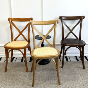 <span class=keywords><strong>Sedie</strong></span> <span class=keywords><strong>da</strong></span> Pranzo Impilabili <span class=keywords><strong>in</strong></span> <span class=keywords><strong>Legno</strong></span> Massello con Schienale Incrociato e Rattan per Hotel, Banchetti, Ristoranti, Matrimoni all'Aperto e Sale Feste - Product Image 2