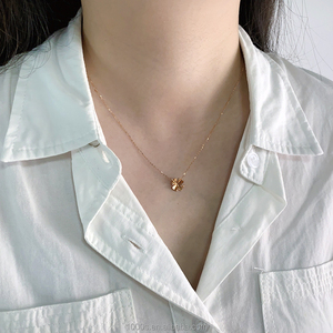 Collar con Colgante de Diamante de Cuatro Hojas con Iniciales Personalizadas y Cadena de Oro de 18K para Mujer - Joyería para Compromiso, Aniversario y Fiesta - Product Image 6