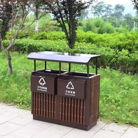 Poubelle de tri des déchets d'extérieur à double compartiment en métal avec finition imitation bois, structure recyclable, déchets résiduels, usage public