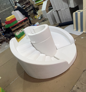 Magnifique toboggan circulaire d'intérieur gris et blanc, équipement de jeu souple pour enfants, idéal pour les fêtes d'anniversaire. - Product Image 2