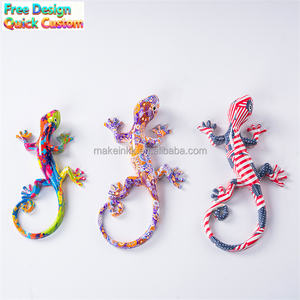 Décor mural Gecko aux motifs variés - Sculptures de lézards en résine vibrantes/à motifs/drapeau américain pour la décoration intérieure - Product Image 1