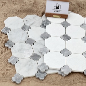 Mosaico de mármol natural contemporáneo con diseño gráfico, mezcla de colores blanco y gris, para pared de cocina, estilo villa, personalizado, con patrón de tiras y parquet rústico. - Product Image 5