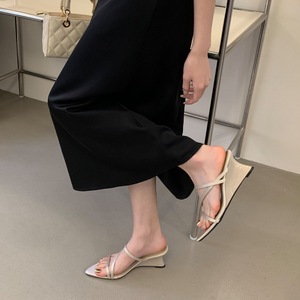 รองเท้าส้นสูงขายส่งจำนวนมาก รองเท้าผู้หญิงหัวแหลม ประดับเพชรหรูหรา รองเท้าสไลด์แบบสวม ส้นบาง ระบายอากาศได้ดี - Product Image 3