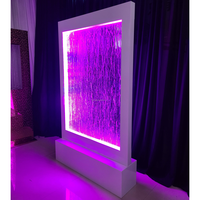 Fontaine à bulles LED avec cascade, panneau de bienvenue, cadre blanc, mur d'eau, toile de fond pour réception de mariage