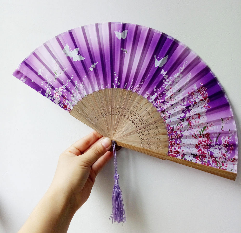 06 petit papillon à os marron et visage violet