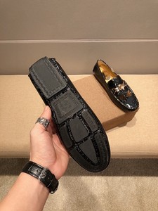 Mocasines de Cuero Charol Negro para Hombre con Adorno Metálico Dorado, Zapatos de Conducir de Lujo Sin Cordones para Hombre - Product Image 5