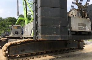 Grúa sobre orugas Zoomlion QUY260 usada de China, 260 toneladas, con caja de cambios y componentes principales del motor, pluma de 59m - Product Image 4