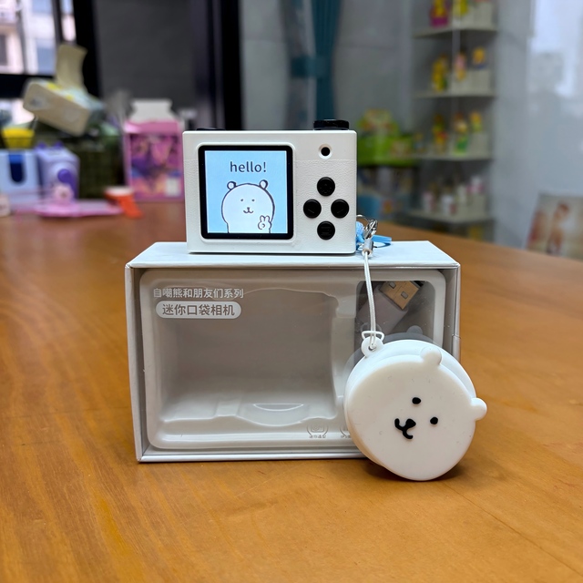 Joke Bear 400mAh Mini Camera 1.54" IPS Screen + 64GB TF Support Silicone+ABS Licensed Pocket Cam for Bulk Orders & Custom Logo
