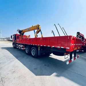 Grue montée sur camion Sinotruk TX 12 tonnes, Approvisionnement direct, Robuste et durable, Véhicule de transport et de levage monté sur camion - Product Image 4