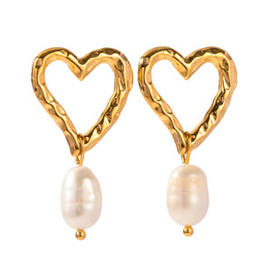 Pendientes de Perlas en Forma de Corazón de Acero Inoxidable Chapado en Oro de 18K, Estilo Europeo Americano, Joyería de Alta Gama para Mujer - Product Image 4