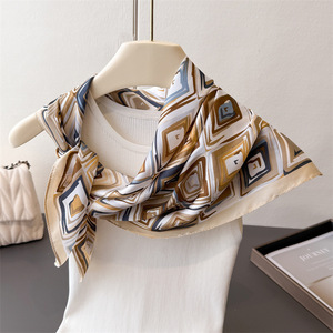 Nueva flor romántica 70*70cm pequeña bufanda cuadrada diadema protector solar chal Oficina señoras poliéster Bandanas corbata pequeñas bufandas de cuello - Product Image 4