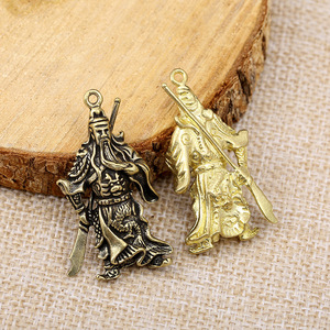 จี้รูปเจ้ากวนทองเหลือง 36x50 มม. พวงกุญแจรถ ของตกแต่งบ้าน - Product Image 1
