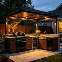 Cuisine extérieure moderne en acier inoxydable en forme de L, résistante aux intempéries, avec charnières d'armoires, station barbecue, refroidisseur à vin, évier et crédence