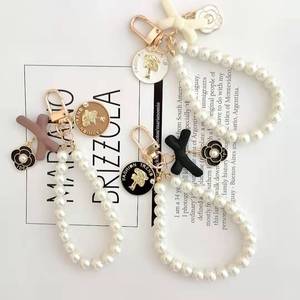 Trendy Exquisite Keychain Pearl Flower Keyring Geometric Key Chain Bag Pendant Charms Car Keychain Pendant for Women Girl's