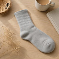 26Stocking Chaussettes en coton mi-mollet unies multicolores, personnalisables avec texte et logo, antibactériennes, respirantes, écologiques pour votre marque