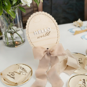 Panneau d'annonce de <span class=keywords><strong>naissance</strong></span> « Hello World » avec cadre festonné en dentelle et ruban en mousseline - Product Image 4