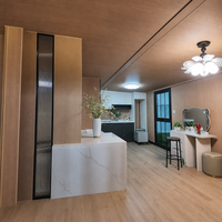 Maison conteneur préfabriquée standard UE de 20 pieds avec toit en pente pour chambre d'hôtel et logement dans le jardin