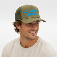 Gorra Trucker de Lona Transpirable Verde Oliva con Logotipo Personalizado, Impresión 3D en Relieve y Cierre a Presión para Deportes al Aire Libre y Pesca