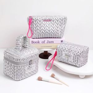 Conjunto de bolsa de cosméticos acolchada verde Eco impermeable Nylon Multi-Strand acolchado Vehicle-logo con alta calidad - Product Image 4