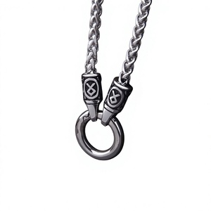 Collier pendentif runes vikings pour homme en acier inoxydable, chaîne nordique avec fermoir à anneau en O, garantie 1 an, personnalisable OEM - Product Image 1