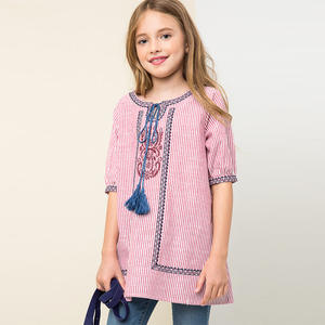 Chemises à manches courtes personnalisées pour jeunes filles, vêtements décontractés de marque, provenant d'une usine chinoise en gros - Product Image 1