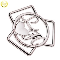 Conector de logotipo de metal personalizado respetuoso con el medio ambiente, herrajes de bikini con nombre hueco personalizado con correas de metal Bule, accesorios de baño OEM