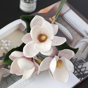 פרח מלאכותי סיני חדש ברמה גבוהה סִגְנוֹן Pu Magnolia 3 ענפים צרור סלון שולחן אוכל קישוט - Product Image 1