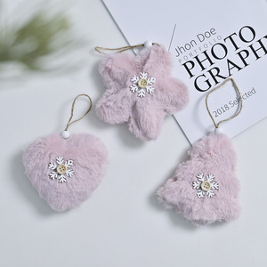 Nuevo Adorno Navideño Colgante de Peluche Rosa con Forma de Ángel, Corazón y Estrella para Árbol de Navidad - Product Image 3