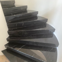 Marches et contremarches d'escalier en marbre noir Nero Marquina |   Marbre noir et blanc poli moderne, garantie 5 ans pour les marches d'escalier