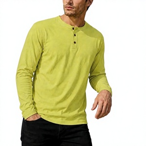 เสื้อยืดแขนยาวผู้ชายขายส่ง รับผลิตตามแบบ (OEM) พร้อมสกรีนโลโก้ คุณภาพพรีเมียม ผ้าฝ้าย 100% 220 GSM ดีไซน์คอเสื้อแบบเฮนลีย์ติดกระดุม 3 เม็ด - Product Image 3