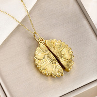 Kalung liontin bunga aster wanita tahan karat Logo nama pribadi terukir dapat dibuka Enamel