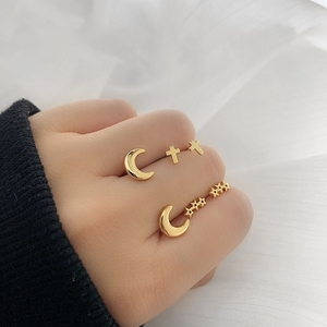 Listos para enviar: Lindos pendientes de luna pequeños minimalistas con circonita cúbica y chapado en oro de 18k para mujer - Product Image 3