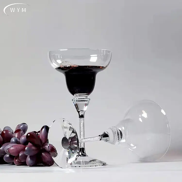 Kristal şarap kadehi üreticisi toptan son tasarım özelleştirilebilir kristal elmas kokteyl cam