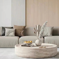 Grande table basse en marbre de luxe dessus en travertin pour salon extérieur taille personnalisable