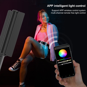 Offre Spéciale PULUZ 72 LED lumière vidéo couleur RVB pleine lumière de remplissage photo avec conception de bâton de poche Barndoor en <span class=keywords><strong>plastique</strong></span> durable - Product Image 6