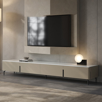 Meuble TV moderne et épuré pour petit appartement, style luxe léger, idéal pour tables basses dans le salon