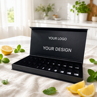 Boîte cadeau rigide magnétique blanche en gros avec logo personnalisé et insert en mousse mate pour l'emballage d'électronique et de bijoux