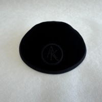Kipá/Yarmulke de terciopelo de lujo personalizada con bordado de logotipo y estampado completo de imagen en el interior