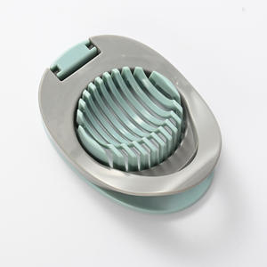 Cortador de frutas y verduras multifunción personalizado, cortador de huevos de plástico con cuchillas de acero inoxidable, color azul y verde. - Product Image 2