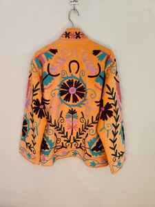 Veste bomber d'hiver à manches courtes réversible respirante écologique en velours jaune moutarde brodée Suzani faite à la main pour femmes - Product Image 6