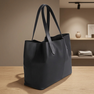 Pochette de luxe en cuir véritable pour femme, résistante à l'eau, élégante, avec logo personnalisé, design durable et léger, par BS INTERNATIONAL - Product Image 4