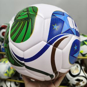 Ballons de football d'entraînement professionnels thermocollés cousus à la machine, couleur et logo personnalisables, écologiques, taille 5/4, PVC PU 2026 - Product Image 2