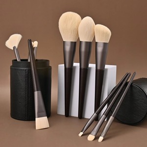 Set de 10 Brochas de Maquillaje Veganas con Mango de Madera, Brocha Plana para Rostro, Herramienta de Belleza de Marca Privada - Product Image 3